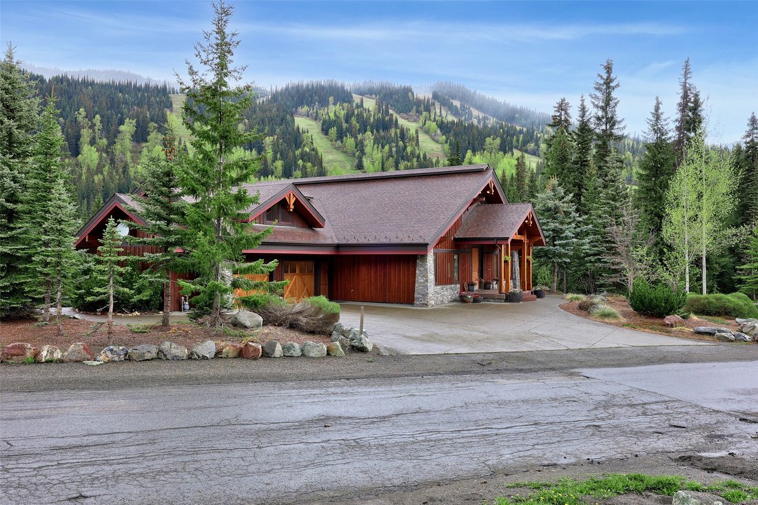 House in Sun Peaks, British Columbia, Canada 2 - 17942691