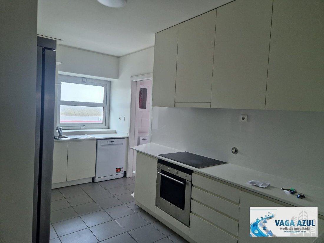 Apartment in Matosinhos e Leca da Palmeira, Porto District, Portugal 2 - 17942548