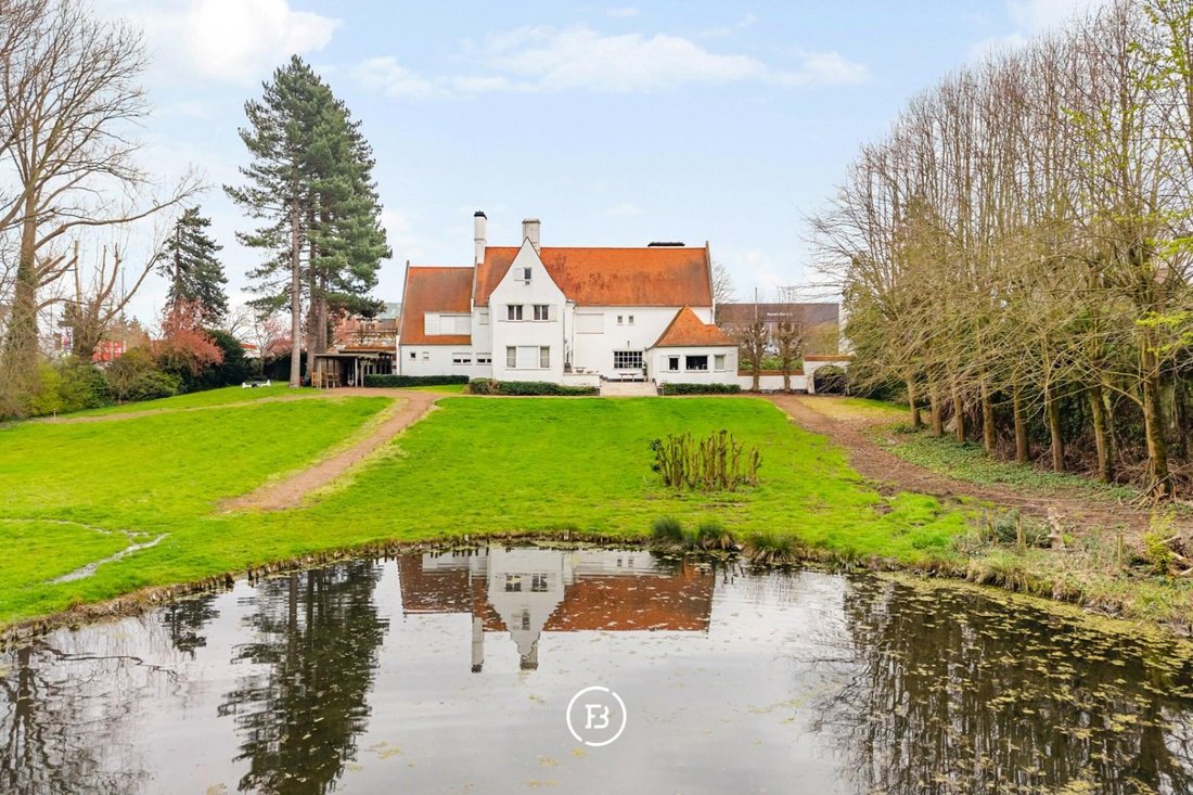 Villa in Kortrijk, Flanders, Belgium 1 - 17943676