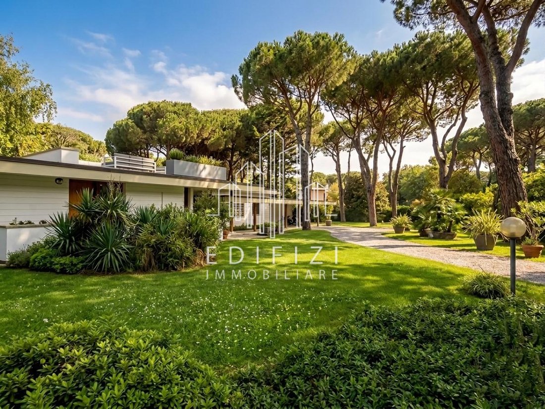 Villa in Ronchi, Massa, Italy 4 - 17909465