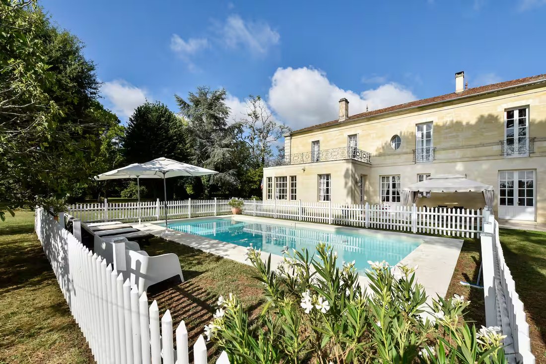 Villa in Latresne, Nouvelle-Aquitaine, France 1 - 17944777