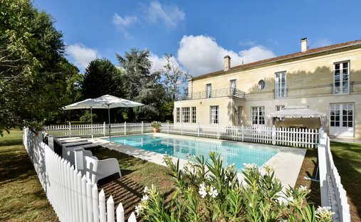 Villa in Latresne, Nouvelle-Aquitaine, France 1