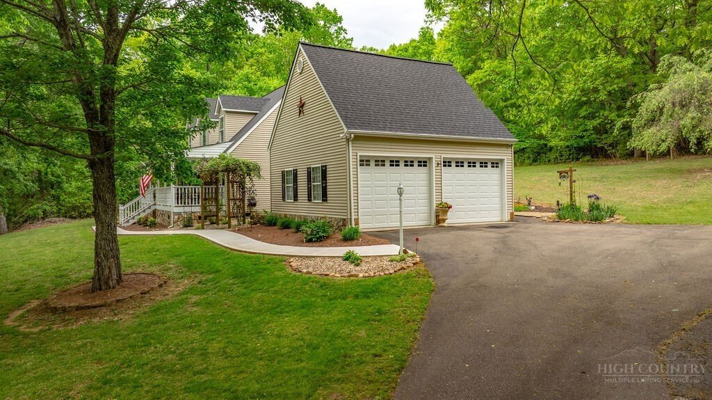 House in Sparta, North Carolina, United States 5 - 17945456