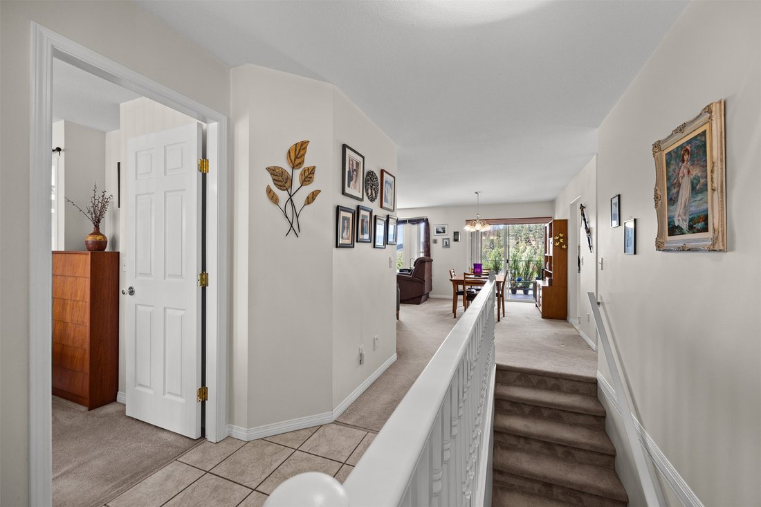 House in Kelowna, British Columbia, Canada 5 - 17942672