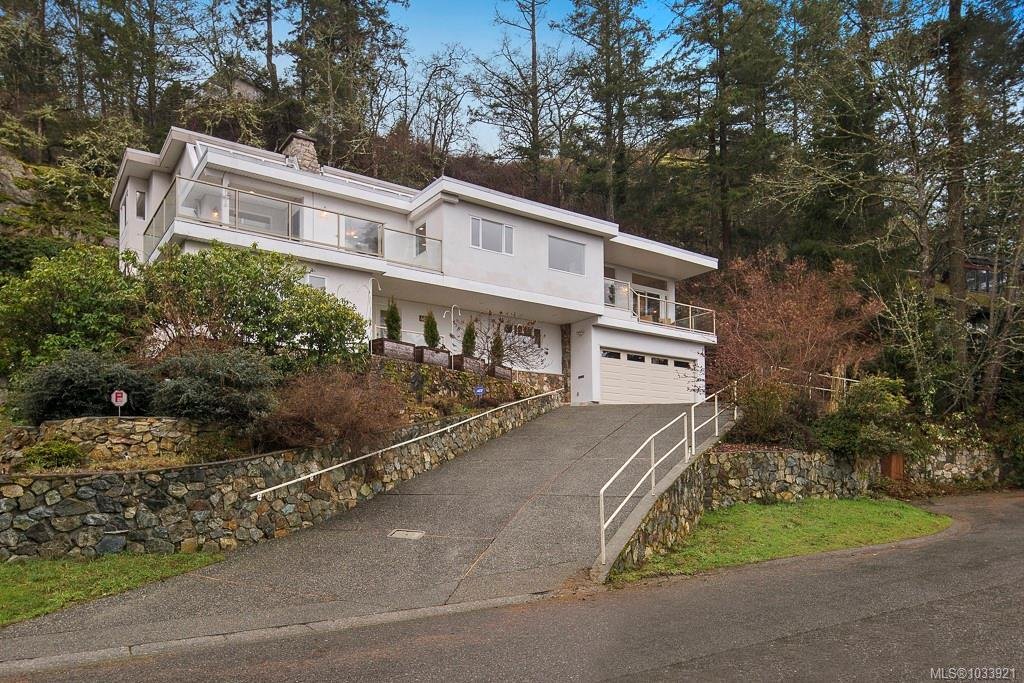 House in Saanich, British Columbia, Canada 3 - 17942707