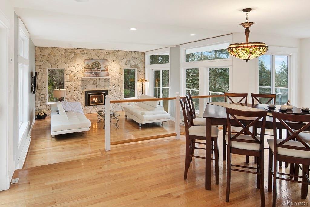 House in Saanich, British Columbia, Canada 5 - 17942707