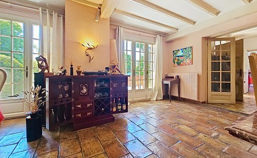 Chateau With Outbuilding And Private Beach In Provence