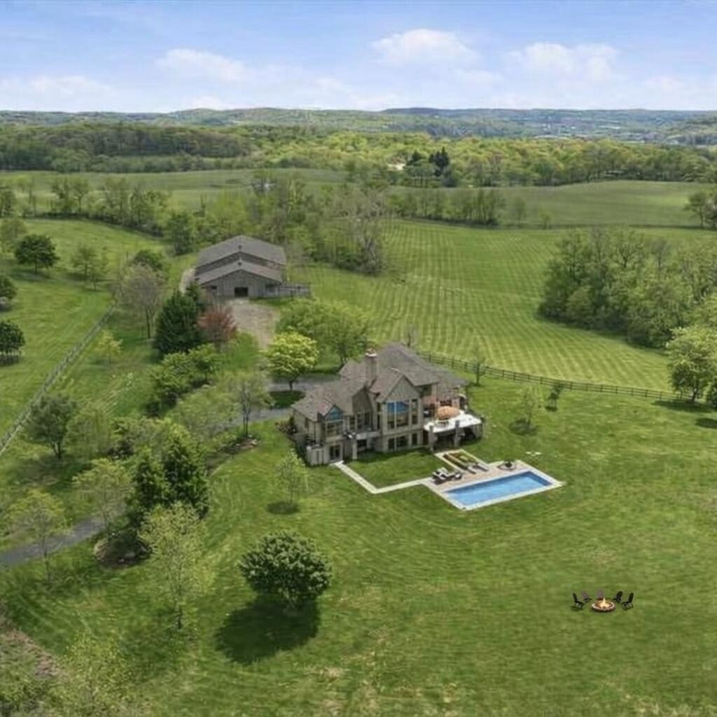 House in Fombell, Pennsylvania, United States 4 - 17943937
