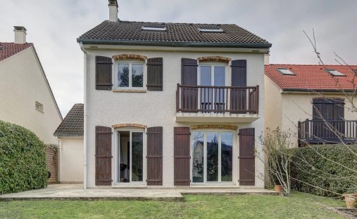 House in Forêt, Saint-Germain-en-Laye, France 1