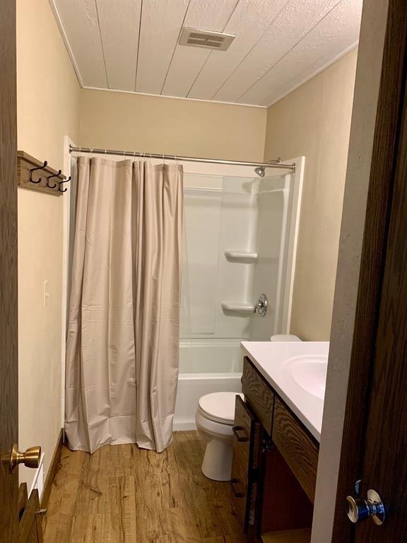 Eau Claire, Wisconsin, United States 3 - 17945537