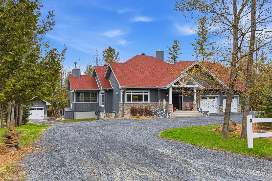House in Magog, Quebec, Canada 1 - 17944572
