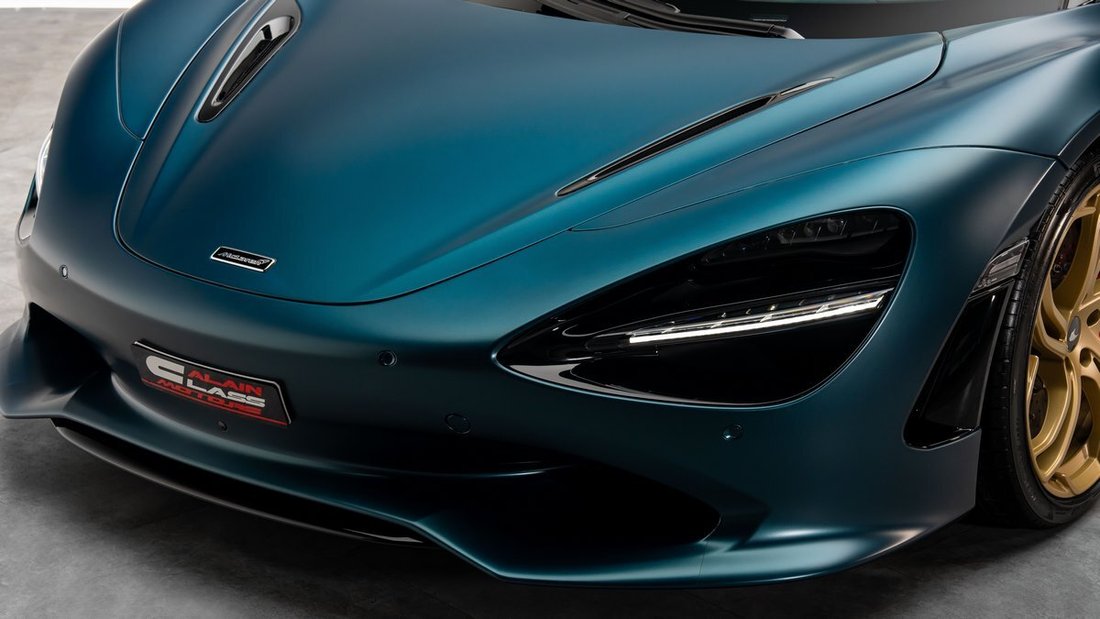 Cabriolet in Dubai, United Arab Emirates 5 - 17946054