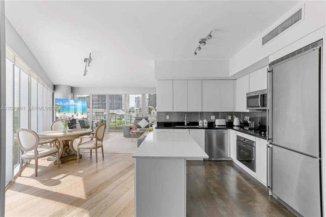 Condo in Miami, Florida, United States 3 - 17945942