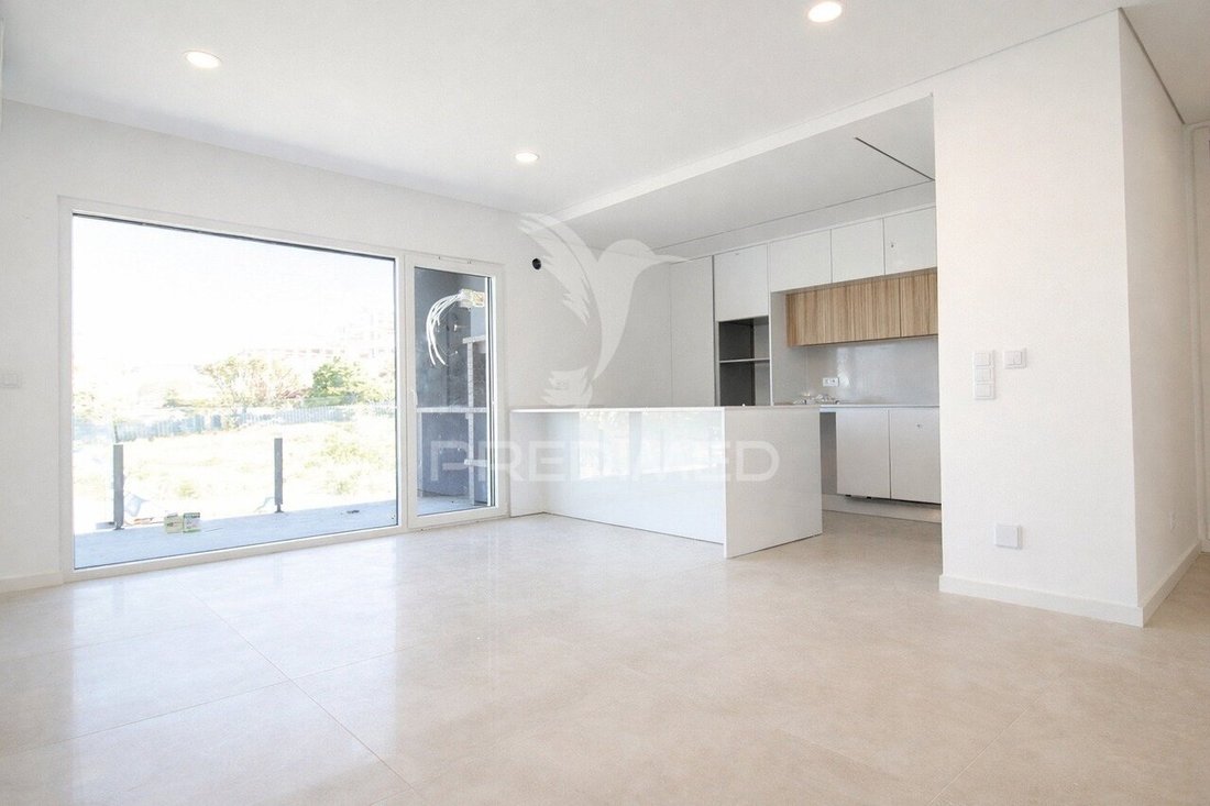 Apartment in Charneca de Caparica e Sobreda, Setubal, Portugal 1 - 17945921