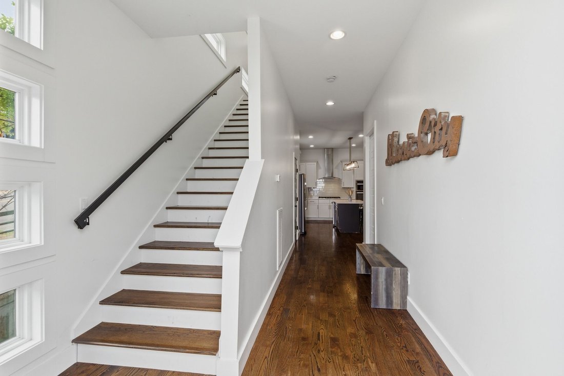 Co Op in Nashville, Tennessee, United States 2 - 17946173