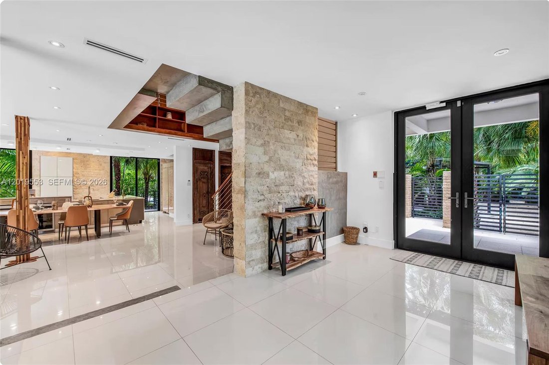 House in Miami, Florida, United States 2 - 17945925