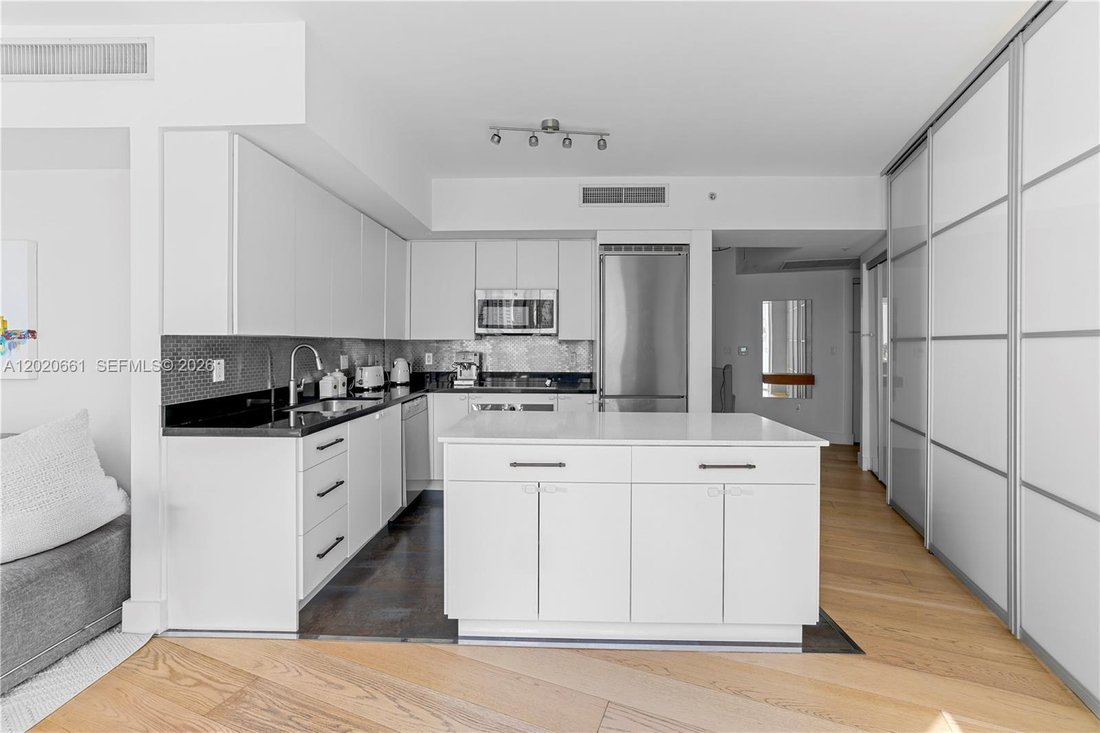 Condo in Miami, Florida, United States 5 - 17945942