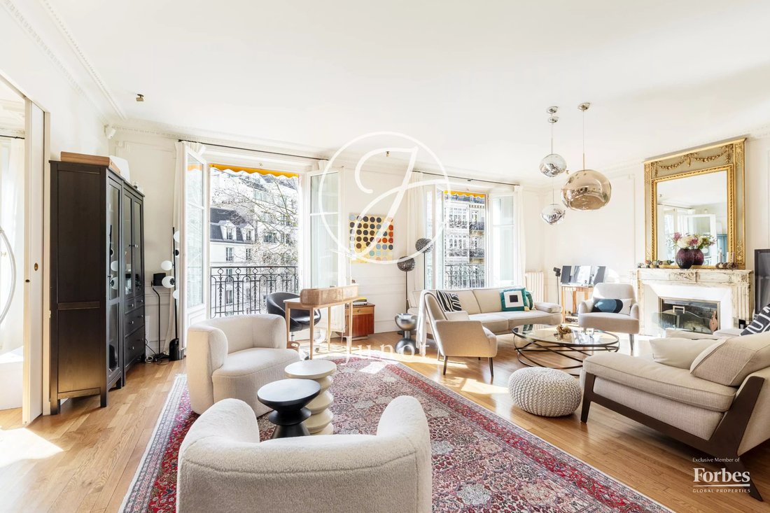 Apartment in Saint Thomas d'Aquin, Paris 7e Arrondissement, Paris 1 - 17422800