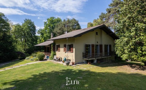 Villa in Sesto Calende, Lombardy, Italy 1