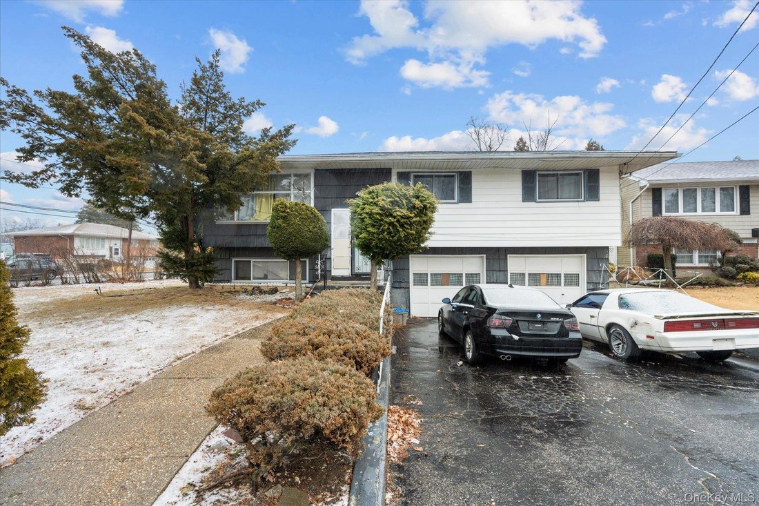 House in Bellmore, New York, United States 1 - 17945685