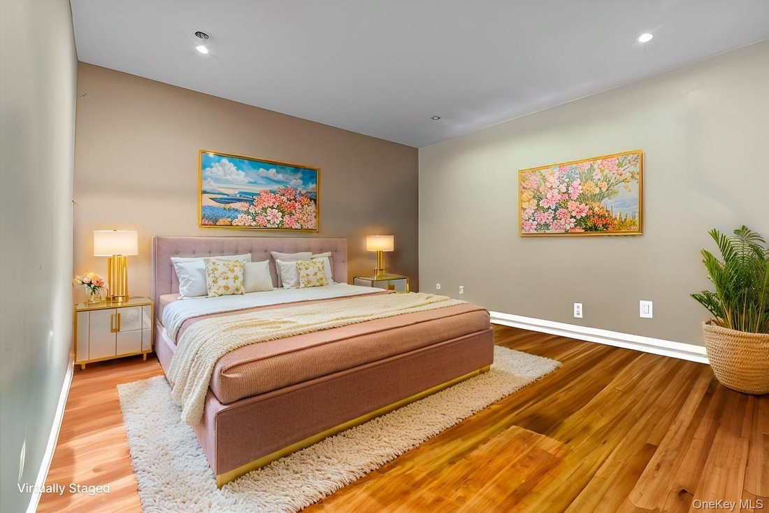 House in Bellmore, New York, United States 3 - 17945685