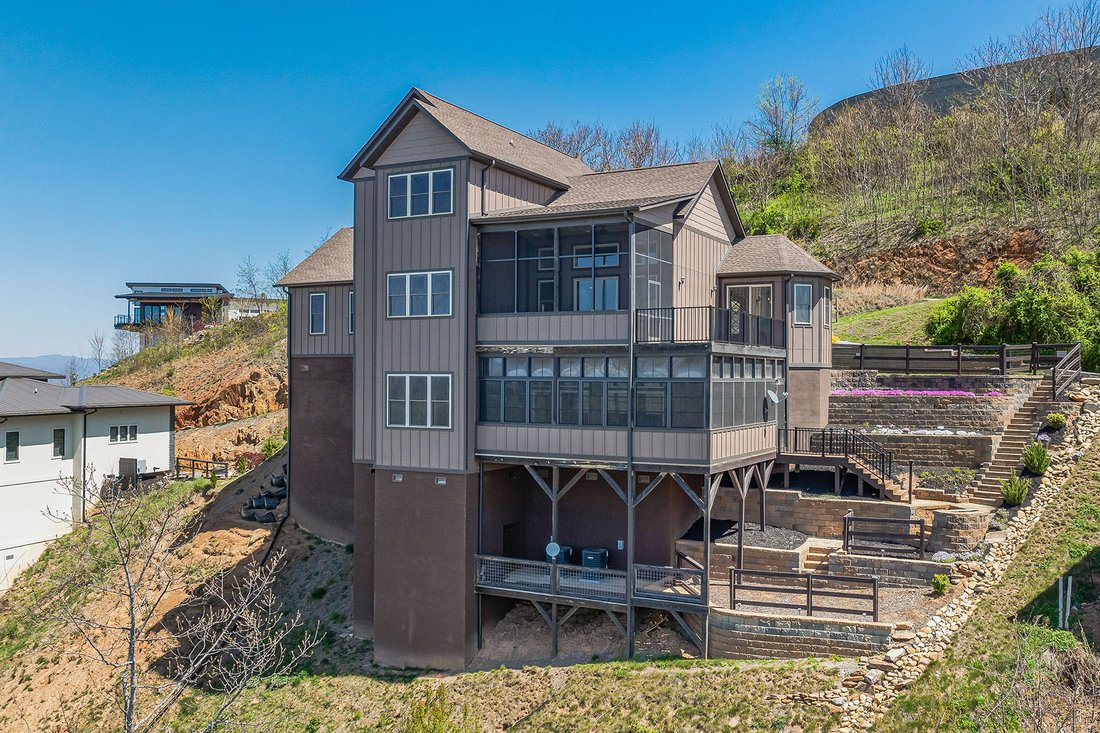 House in Weaverville, North Carolina, United States 3 - 17945972