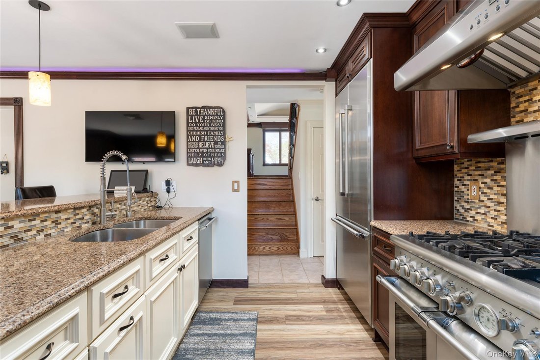 House in East Northport, New York, United States 5 - 17945672