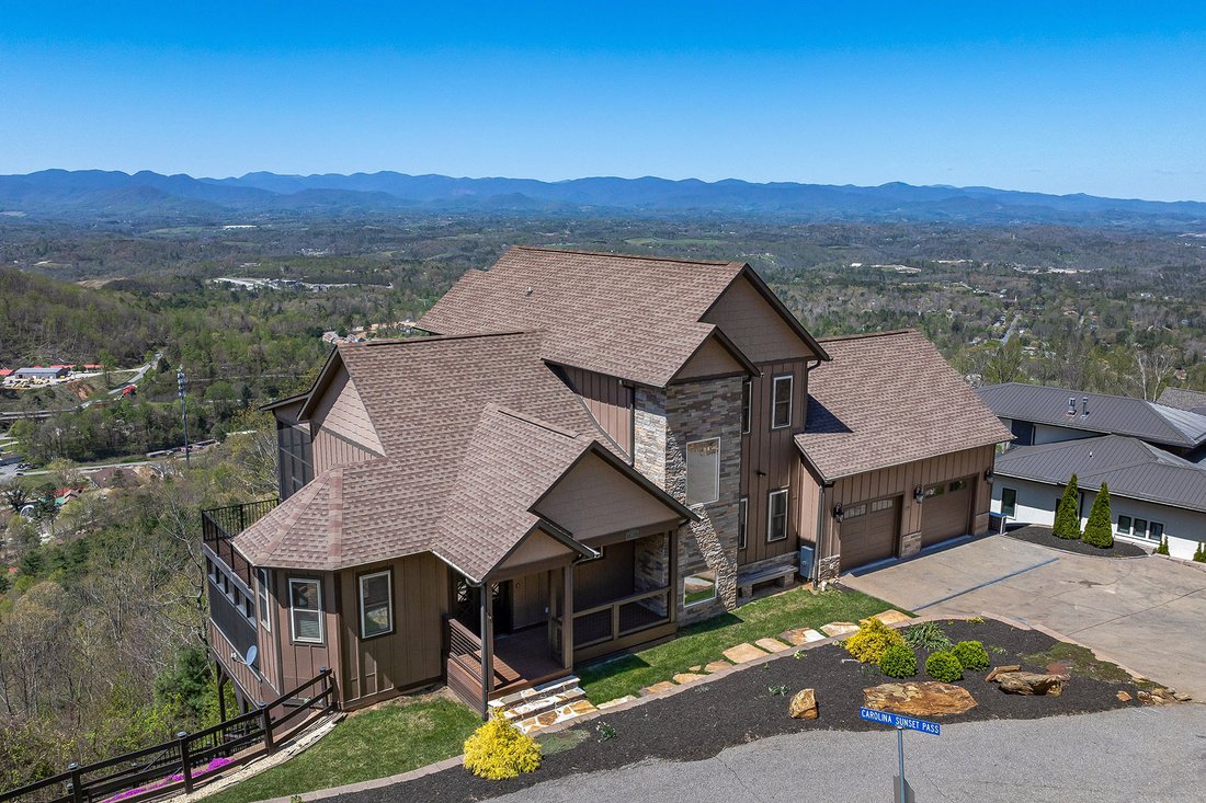 House in Weaverville, North Carolina, United States 1 - 17945972