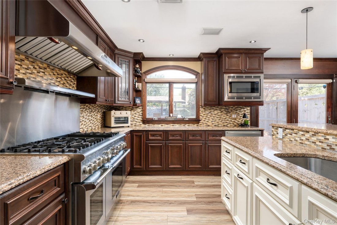 House in East Northport, New York, United States 4 - 17945672
