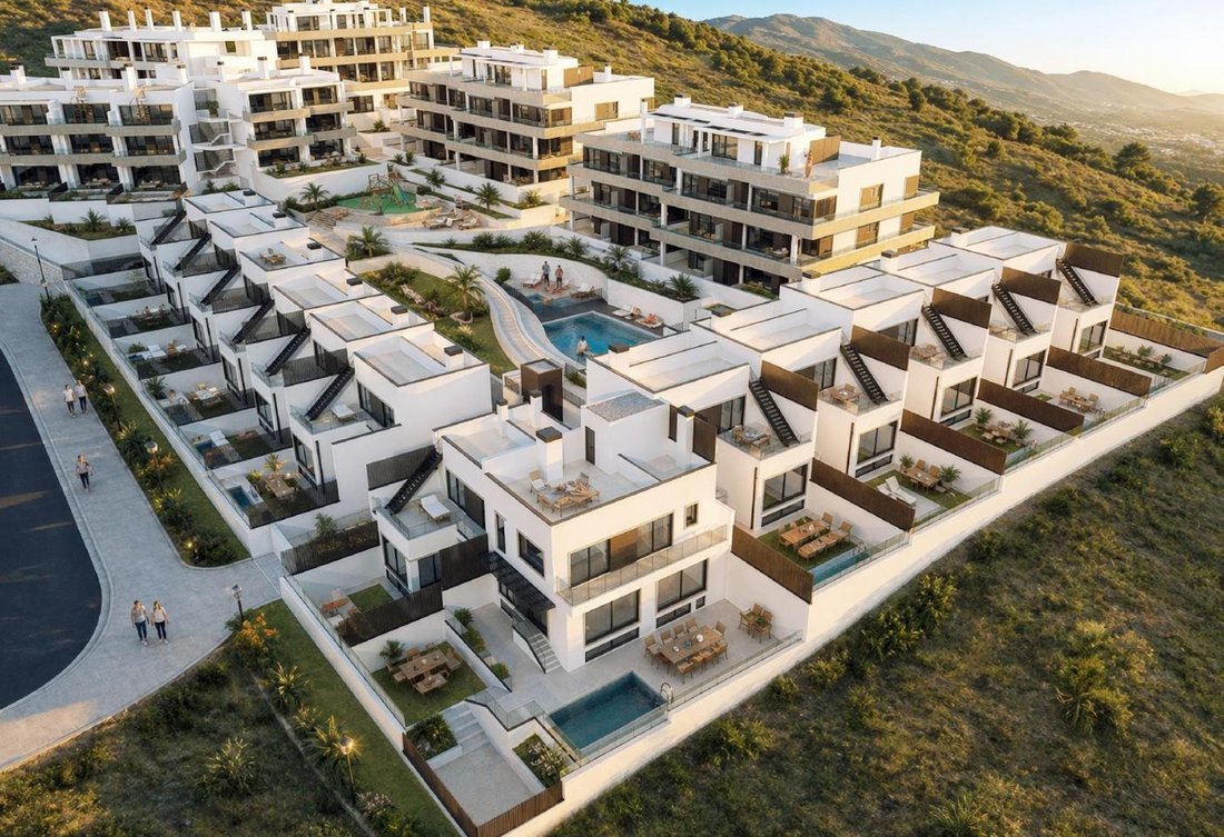 Penthouse in La Linea de la Concepcion, Andalusia, Spain 2 - 17945840