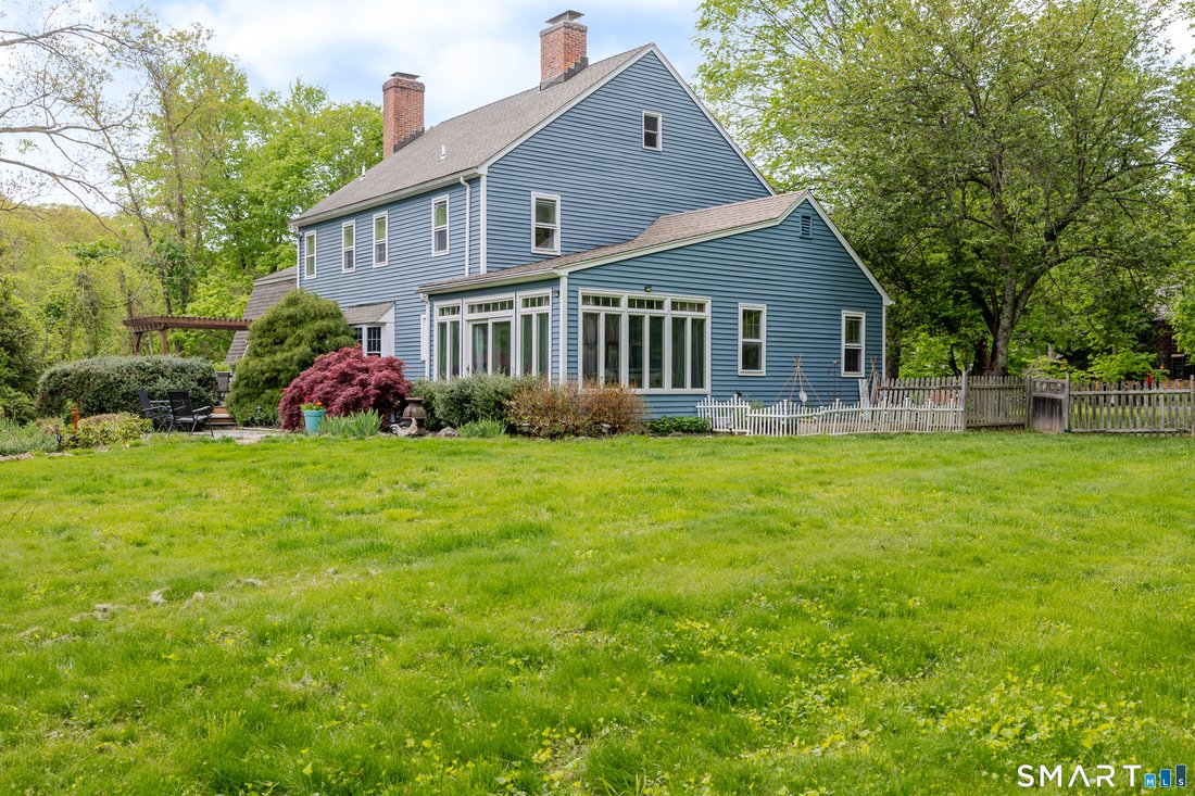 House in Newtown, Connecticut, United States 4 - 17945896
