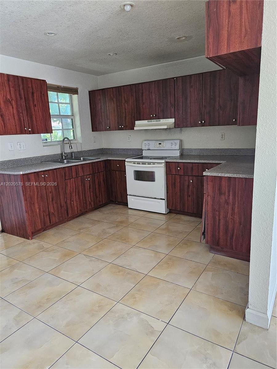 House in Opa-locka, Florida, United States 3 - 17945927