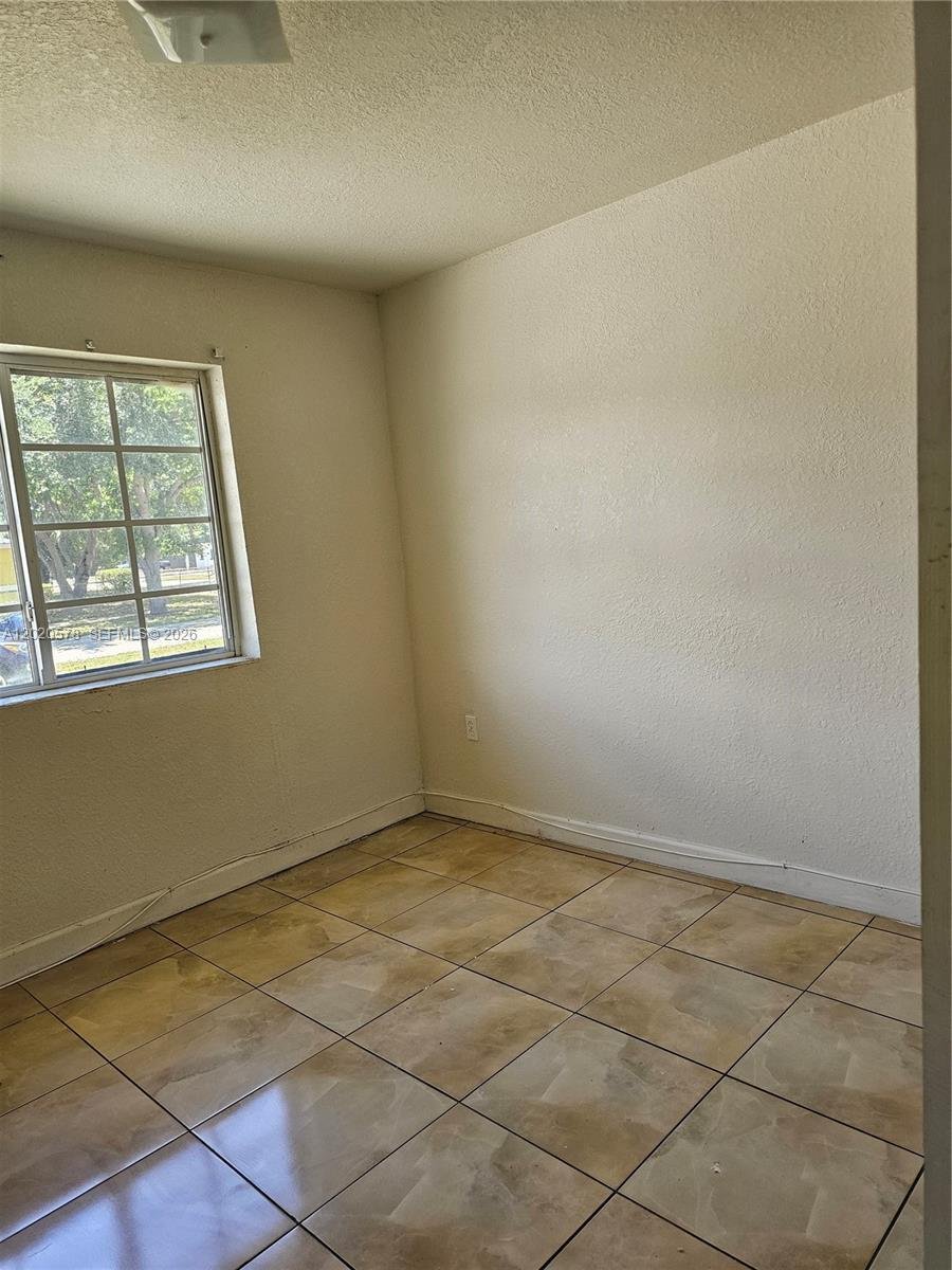 House in Opa-locka, Florida, United States 5 - 17945927