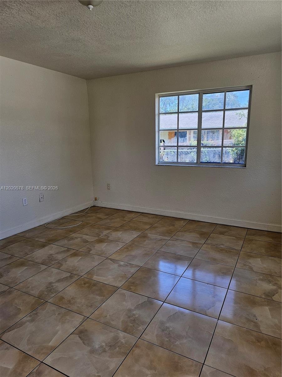 House in Opa-locka, Florida, United States 2 - 17945927