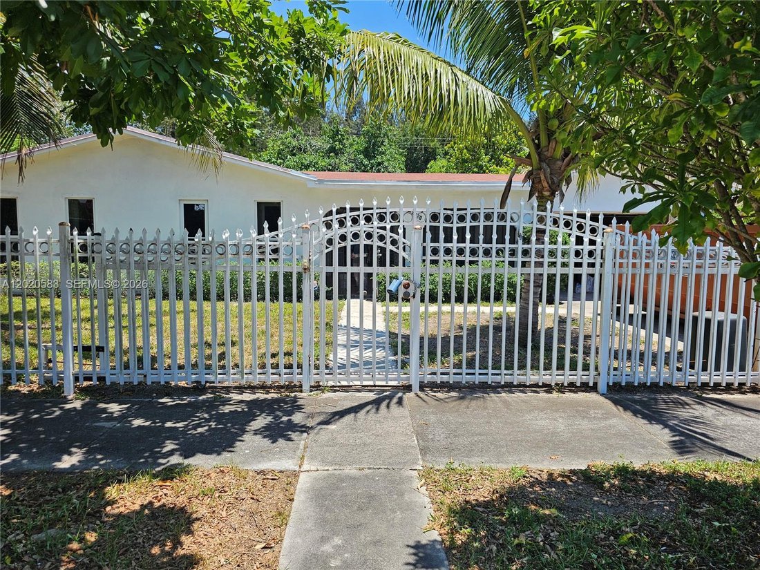 House in Opa-locka, Florida, United States 1 - 17945928