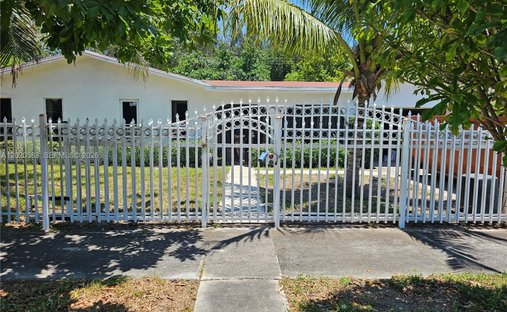 House in Opa-locka, Florida, United States 1