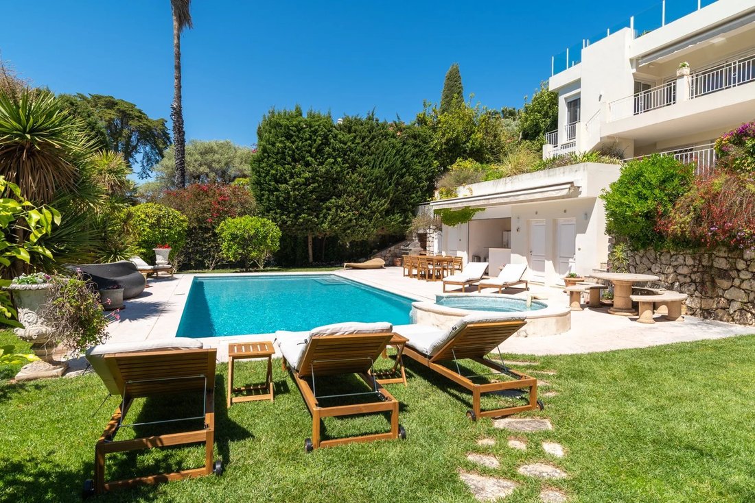 Villa in Antibes, Provence-Alpes-Côte d'Azur, France 2 - 17945990