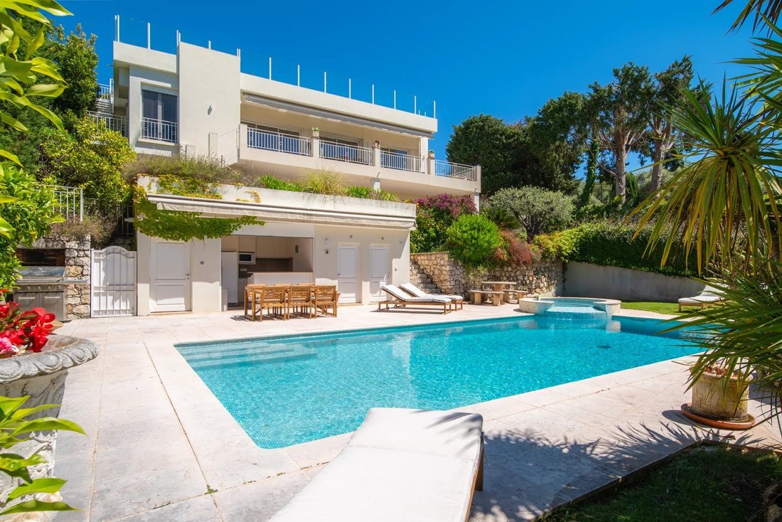 Villa in Antibes, Provence-Alpes-Côte d'Azur, France 1 - 17945990