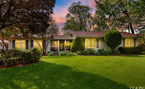 House in Island Lake, Illinois, United States 1