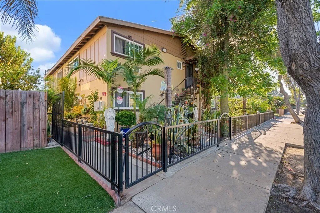 Orange, California, United States 1 - 17528773