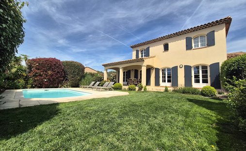 Villa in Saint-Cyr-sur-Mer, Provence-Alpes-Côte d'Azur, France 1