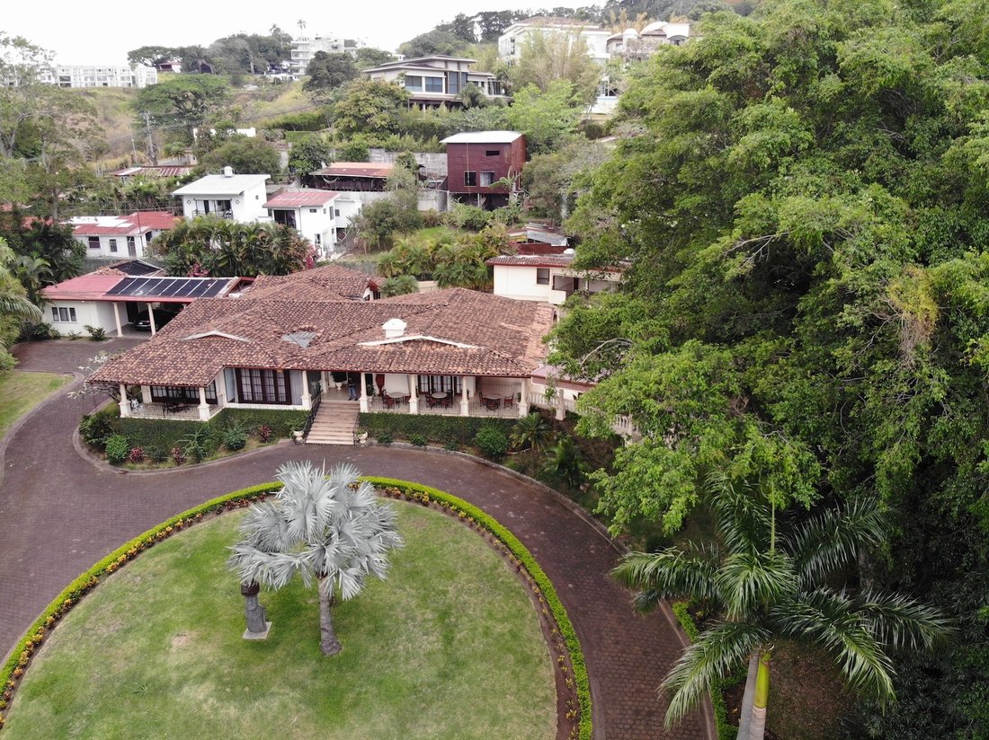 Haus in Santa Ana, San José, Costa Rica 1 - 17946510