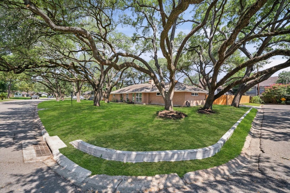 House in Houston, Texas, United States 3 - 17946471