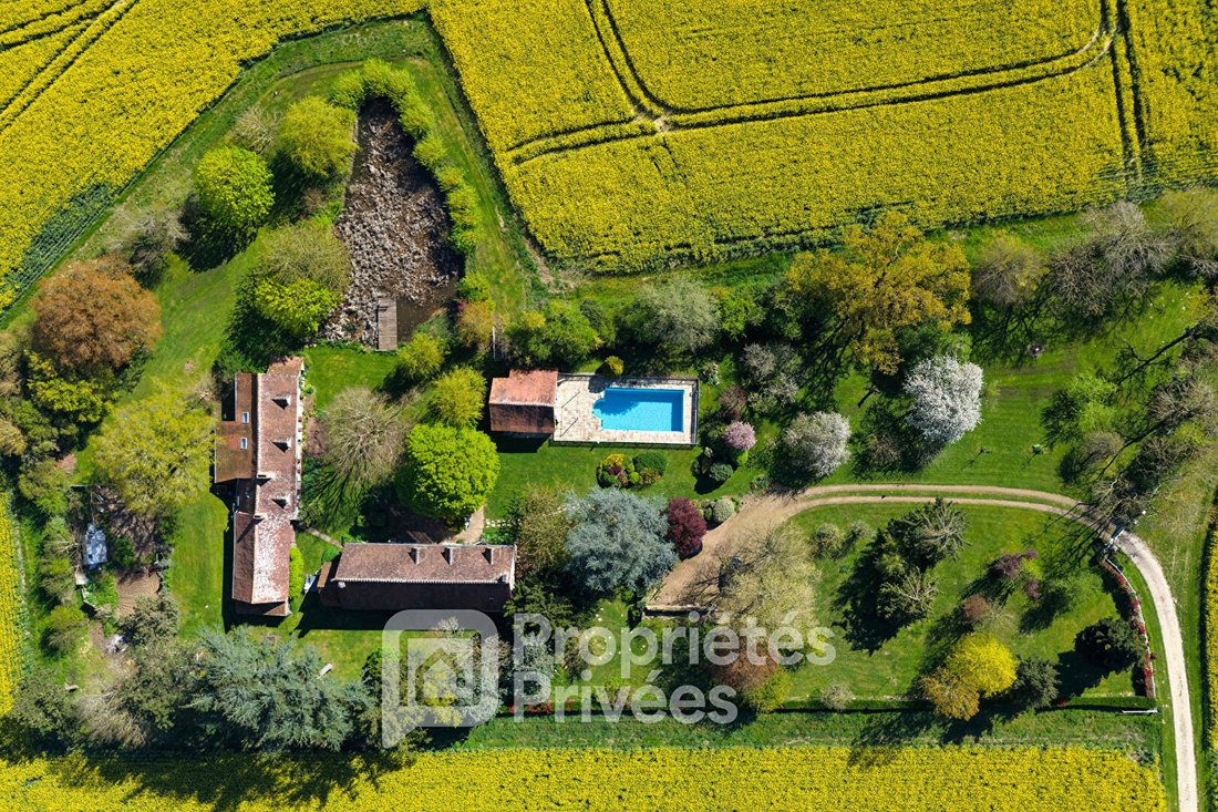 Villa in Saint-Denis-Lanneray, Centre-Val de Loire, France 1 - 17946308