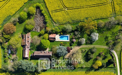Villa in Saint-Denis-Lanneray, Centre-Val de Loire, France 1