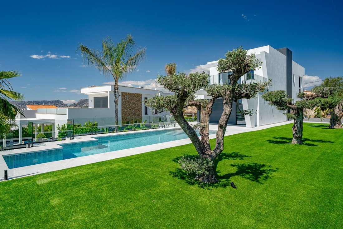 Villa in Calp / Calpe, Valencian Community, Spain 3 - 17947151