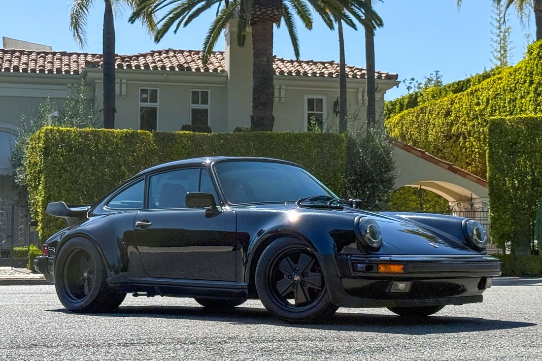 Coupe in West Hollywood, CA, United States 3 - 17948296
