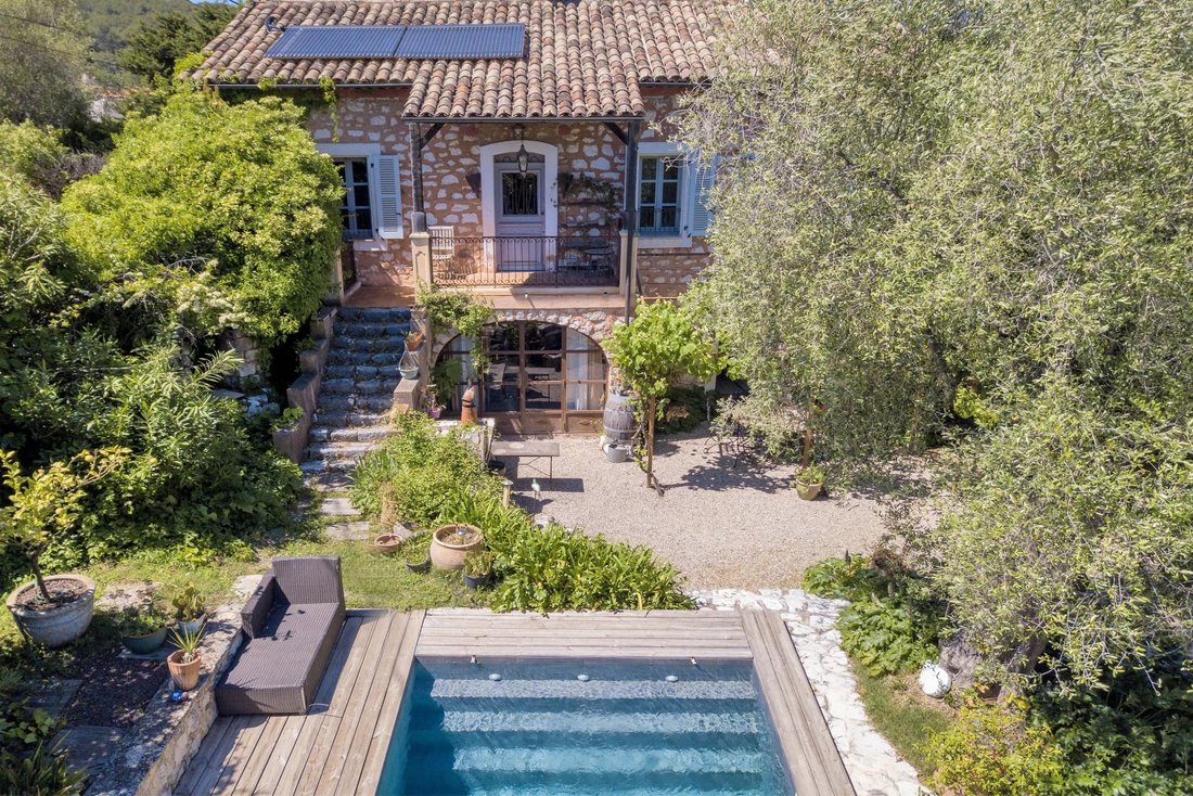 Villa in Nord, Roquefort-les-Pins, France 4 - 17947418