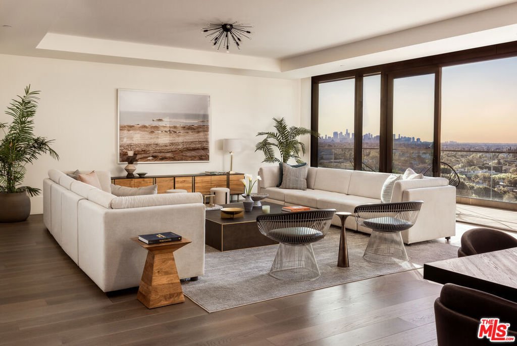 Condo in Los Angeles, California, United States 1 - 17953772