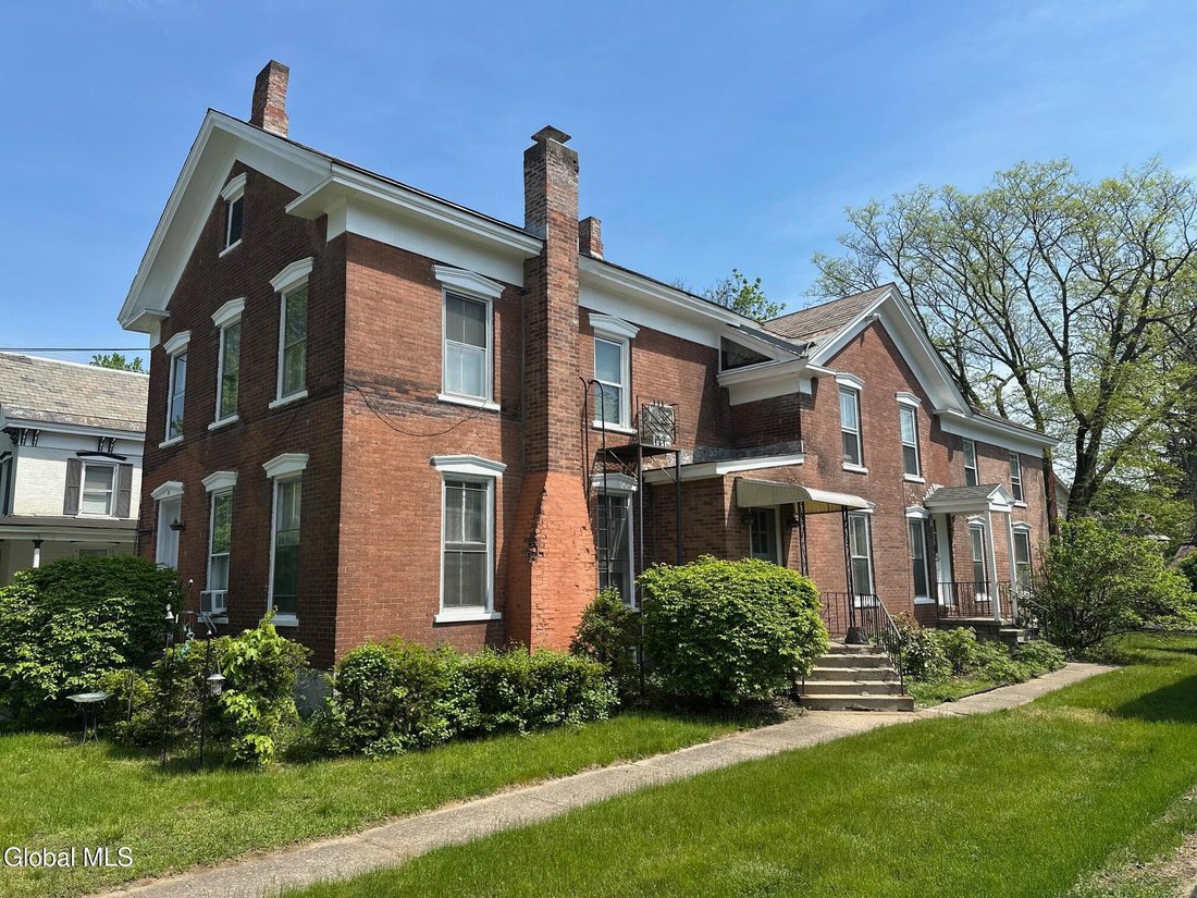 Glens Falls, New York, United States 1 - 17951428